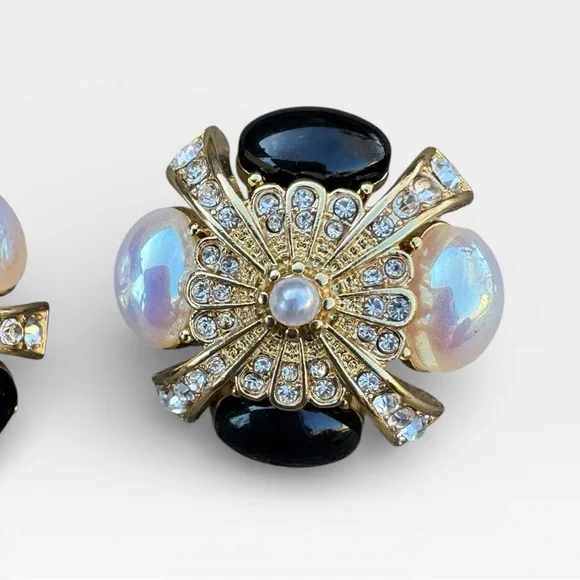 VINTAGE Onyx and Faux Mabe Pearl Cabochon Earrings - Picture 6 of 12